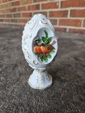 Season's Treasures Decorative Blue Birds Of Joy Collectors Egg 1994 Avon